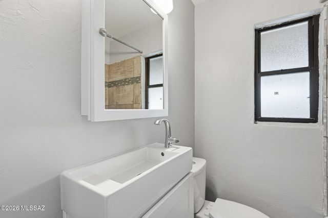 121 W Birdman Drive, Tucson, AZ 85705