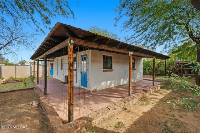 121 W Birdman Drive, Tucson, AZ 85705