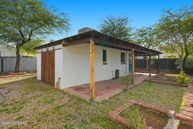 121 W Birdman Drive, Tucson, AZ 85705