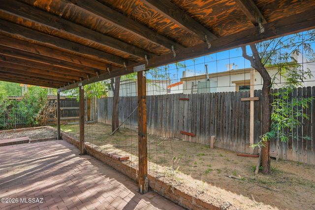 121 W Birdman Drive, Tucson, AZ 85705