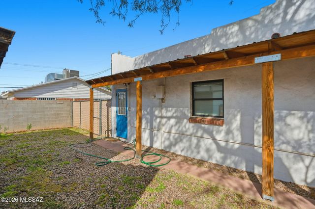 121 W Birdman Drive, Tucson, AZ 85705