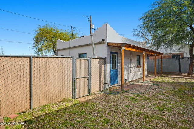 121 W Birdman Drive, Tucson, AZ 85705