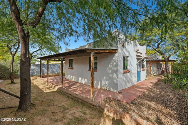 121 W Birdman Drive, Tucson, AZ 85705