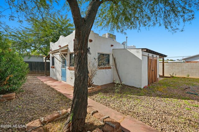 121 W Birdman Drive, Tucson, AZ 85705