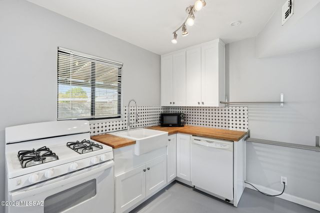 121 W Birdman Drive, Tucson, AZ 85705