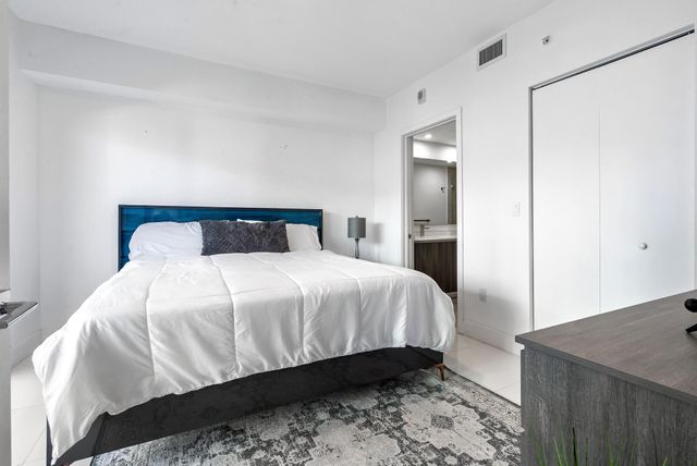 488 NE 18th St 3509, Miami, FL 33132