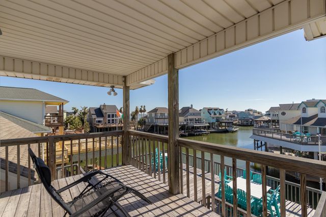 925 Tiki Drive, Tiki Island, TX 77554