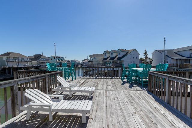 925 Tiki Drive, Tiki Island, TX 77554