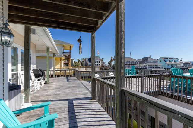 925 Tiki Drive, Tiki Island, TX 77554