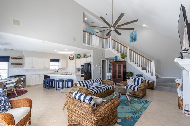 925 Tiki Drive, Tiki Island, TX 77554