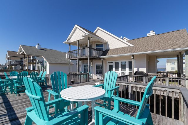 925 Tiki Drive, Tiki Island, TX 77554