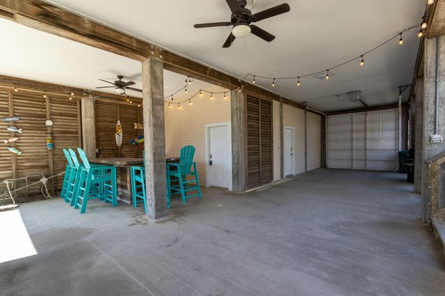 925 Tiki Drive, Tiki Island, TX 77554