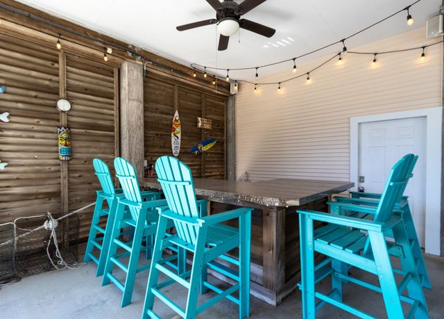 925 Tiki Drive, Tiki Island, TX 77554