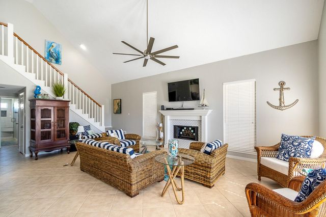 925 Tiki Drive, Tiki Island, TX 77554