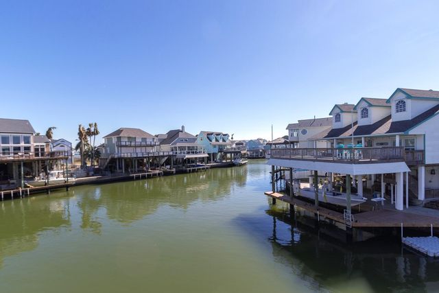 925 Tiki Drive, Tiki Island, TX 77554