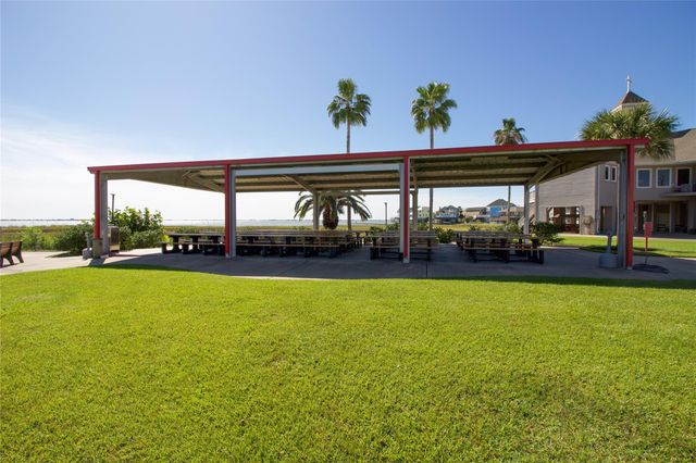 925 Tiki Drive, Tiki Island, TX 77554