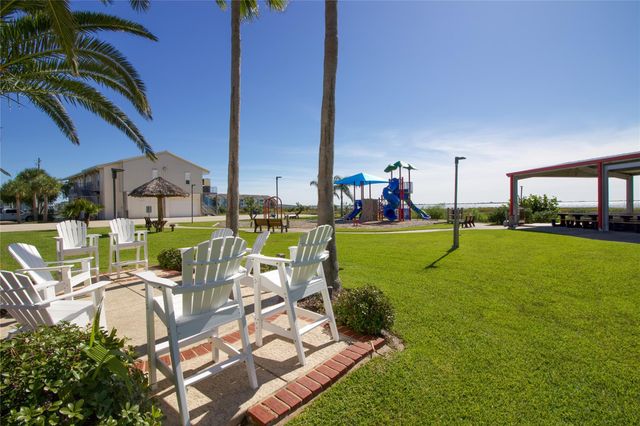 925 Tiki Drive, Tiki Island, TX 77554