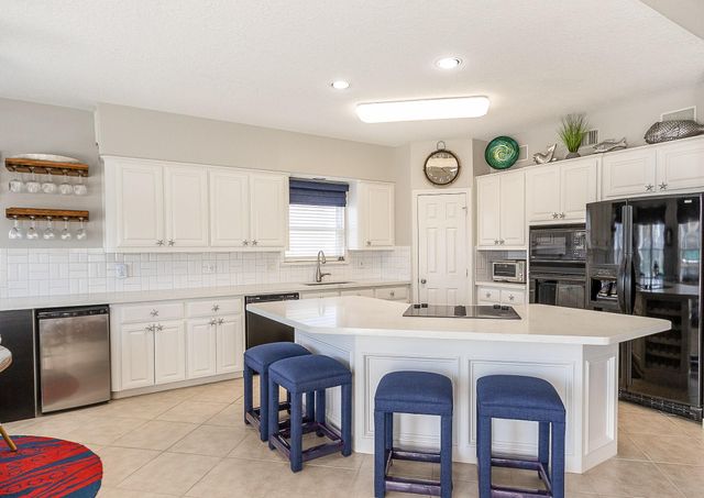 925 Tiki Drive, Tiki Island, TX 77554