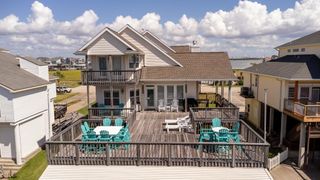 925 Tiki Drive, Tiki Island, TX 77554