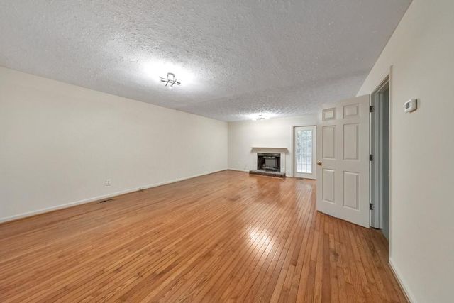 1005 Kennesborough Road NW, Kennesaw, GA 30144
