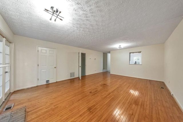 1005 Kennesborough Road NW, Kennesaw, GA 30144