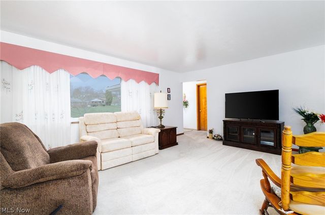 132 Bryden Road, Steubenville, OH 43953