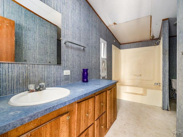 2206 W 16th St, Pueblo, CO 81003