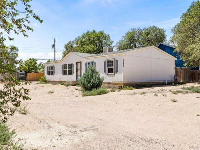2206 W 16th St, Pueblo, CO 81003
