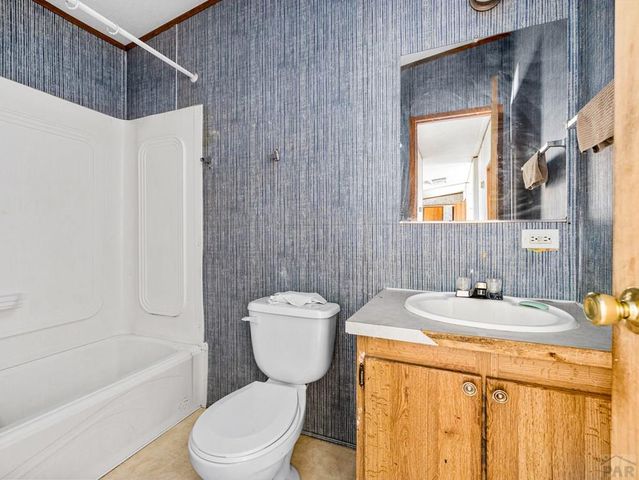 2206 W 16th St, Pueblo, CO 81003