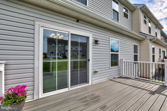 1050 MOSCARIELLO LN, Royersford, PA 19468