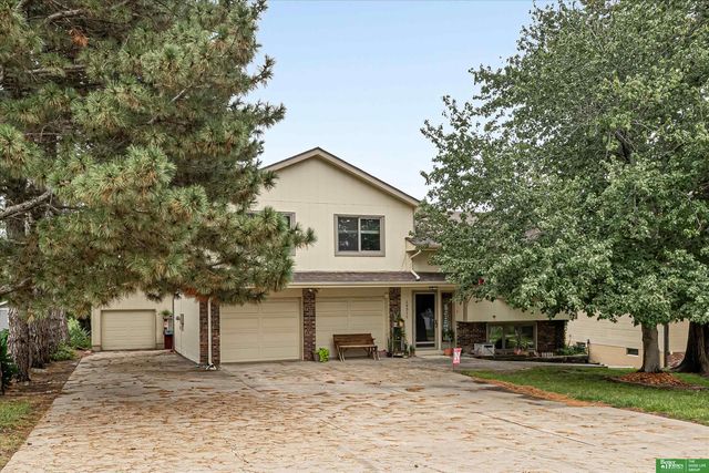 19311 Spyglass Court, Plattsmouth, NE 68048