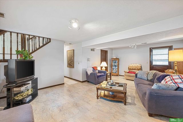 19311 Spyglass Court, Plattsmouth, NE 68048