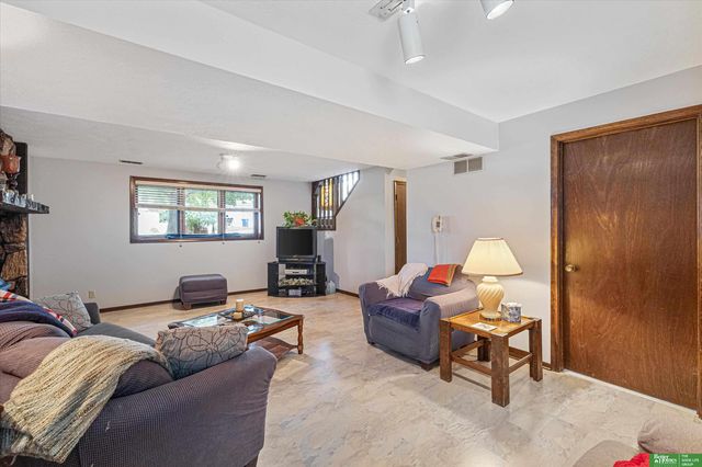 19311 Spyglass Court, Plattsmouth, NE 68048