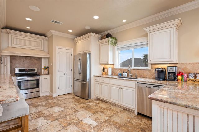 819 Eastview, Crystal Beach, TX 77650