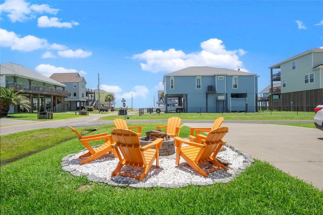 819 Eastview, Crystal Beach, TX 77650