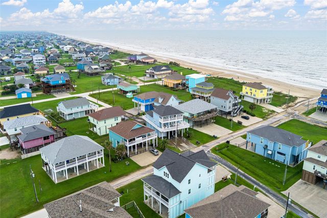 819 Eastview, Crystal Beach, TX 77650