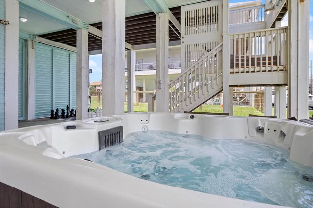 819 Eastview, Crystal Beach, TX 77650