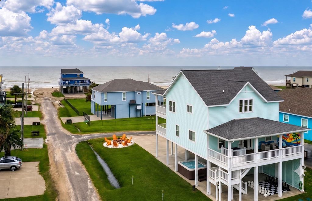819 Eastview, Crystal Beach, TX 77650