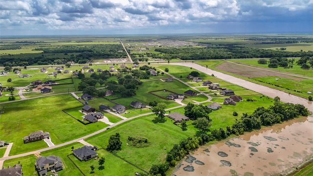 950 Lakeland Circle, Rosharon, TX 77583