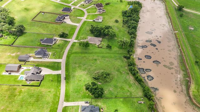 950 Lakeland Circle, Rosharon, TX 77583