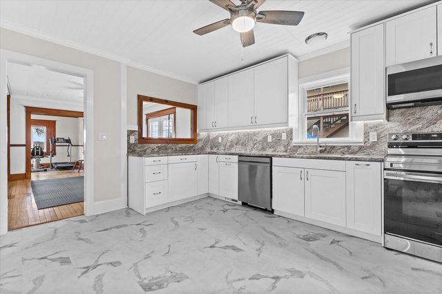 752 Wells STREET, Lake Geneva, WI 53147
