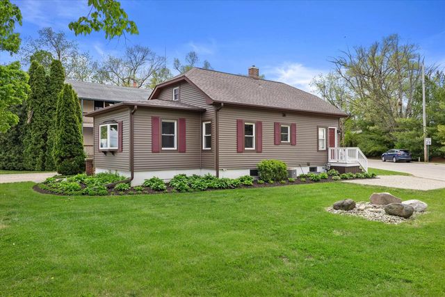 752 Wells STREET, Lake Geneva, WI 53147
