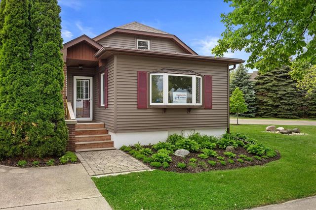 752 Wells STREET, Lake Geneva, WI 53147