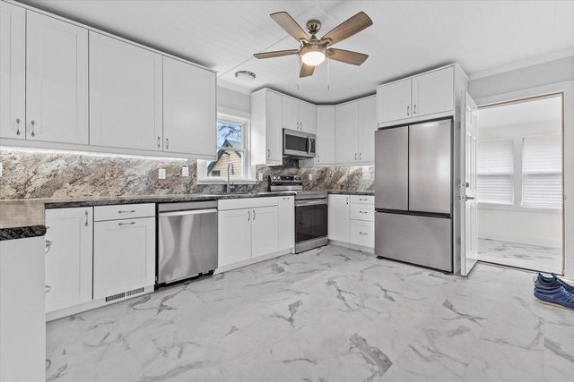 752 Wells STREET, Lake Geneva, WI 53147