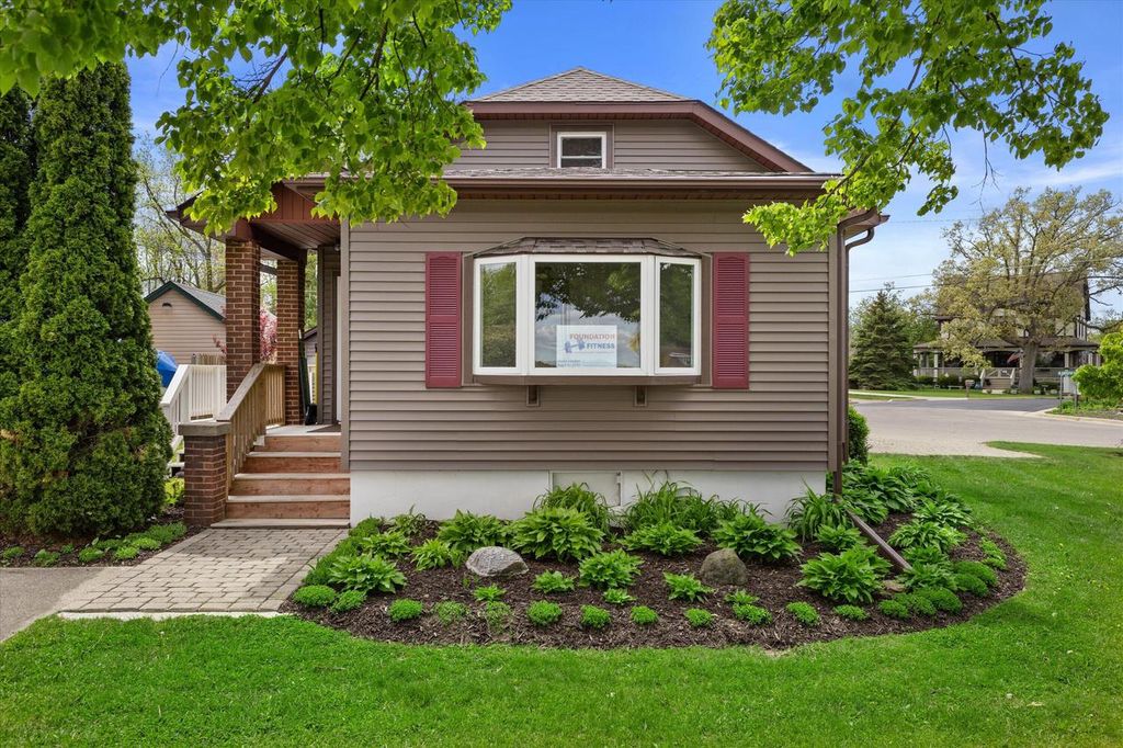 752 Wells STREET, Lake Geneva, WI 53147