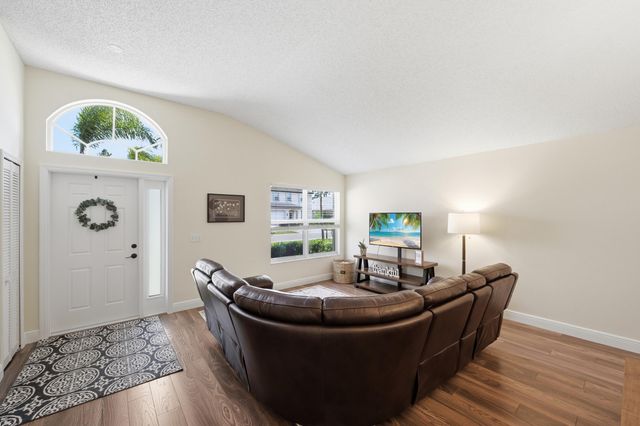 15181 Oak Chase Court, Wellington, FL 33414