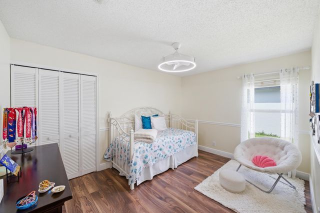 15181 Oak Chase Court, Wellington, FL 33414
