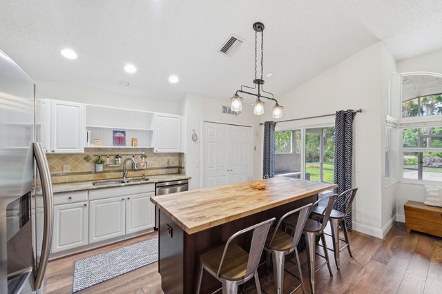 15181 Oak Chase Court, Wellington, FL 33414