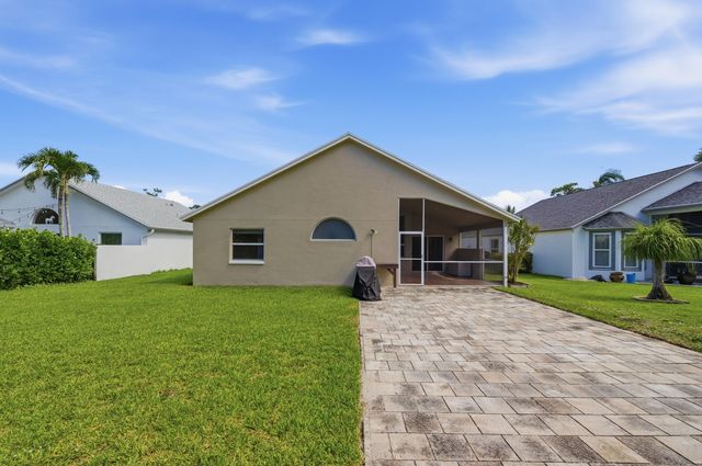 15181 Oak Chase Court, Wellington, FL 33414