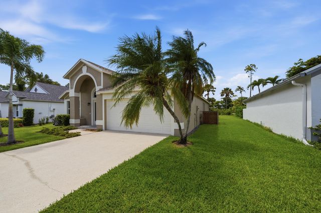 15181 Oak Chase Court, Wellington, FL 33414